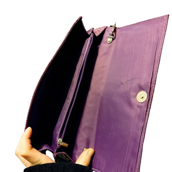 Chic Purple Croc-Embossed Crossbody Bag - Picture 3 of 6